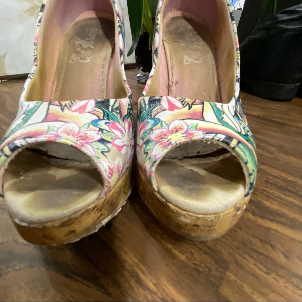 Ed Hardy Womens Skull Hibiscus Cork Wedge Heels Peep Toe Tattoo Print Size 8 - Picture 3 of 10